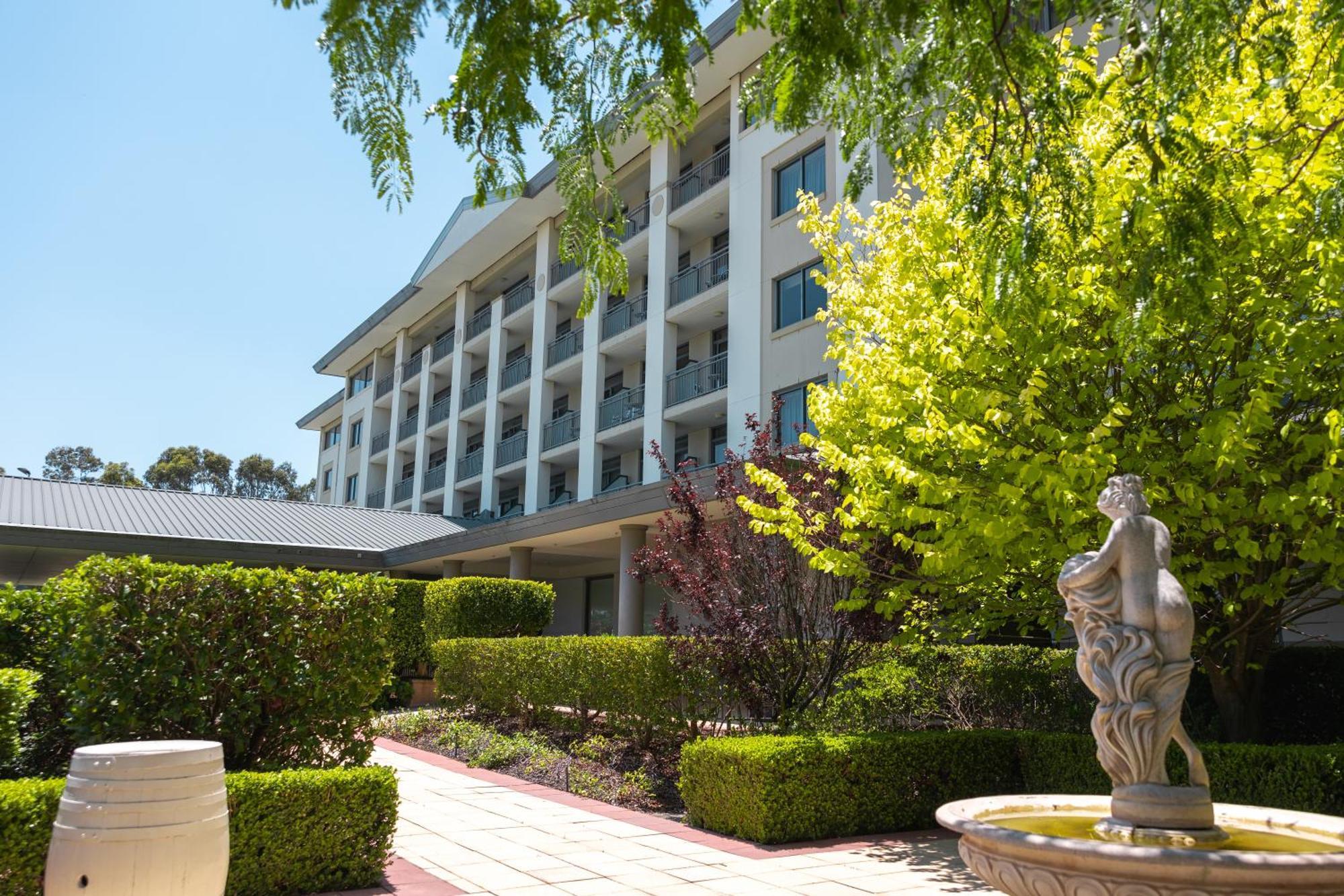 Visy Dior Hotel Baulkham Hills Exterior foto